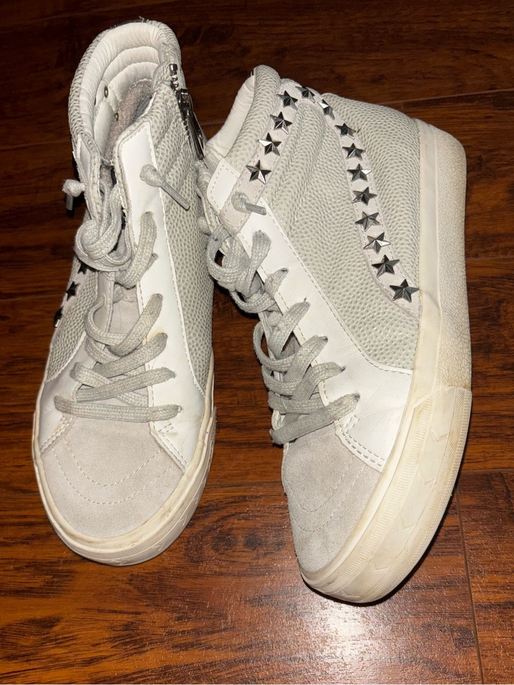Vintage Havana Flair High-Top Sneakers Star Studded Gray White Silver Shoes